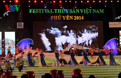 Phó Thủ tướng Vũ Đức Đam dự khai mạc Festival Thủy sản Việt Nam- Phú Yên 2014 - ảnh 2